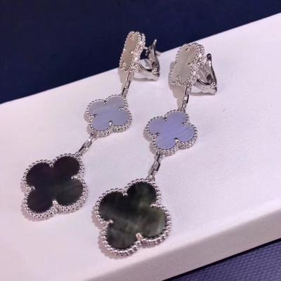 China Van Cleef y pendientes del diamante del oro de Arpels 18K/pendientes mágicos de Alhambra con la piedra preciosa en venta