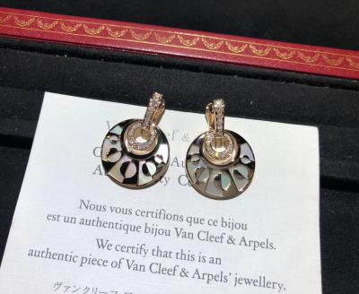 Chine Boucles d'oreille exquises de diamant de l'or 18K personnalisables pour épouser/fiançailles à vendre