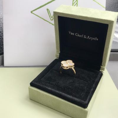 China Elegant 18K Gold Van Cleef Jewelry , Vintage Mother Of Pearl And Diamond Ring luxury pearl jewelry for sale