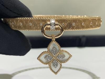 中国 注文18k金の宝石類のダイヤモンドのブレスレットの白い貝 販売のため