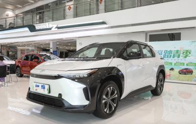 China Coche eléctrico usado de alto rendimiento Toyota bZ4x 2022 con tracción en las cuatro ruedas, versión Premium en venta