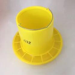 China 10kg Chicken Feeder Automatic Chicken Feeding System Yellow Red for sale