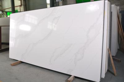 China Light White Polishing Calacatta Artificial Quartz Stone Slab For Benchtop for sale