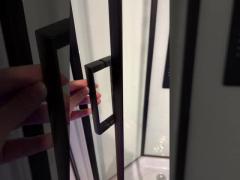 현대 디자인 샤워실 매트 블랙 프레임과 4/5mm 온화 유리 유리 지붕