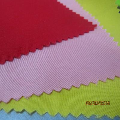 China TWILLE 2/1 Estilo de algodón Uniforme de camisa Tejido de escuela Uniforme de verano en venta