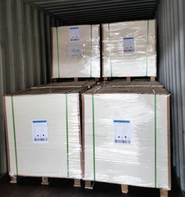 PE Gloss / Matt Coated 30g - 400g White Kraft Paper Board For Wrapping Eatables PE Gloss / Matt Coated 30g - 400g White Kraft Paper Board For Wrapping Eatables