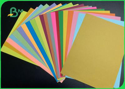 China folha colorida lisa de superfície do cartão de 180gsm 210gsm para fazer o presente de DIY à venda