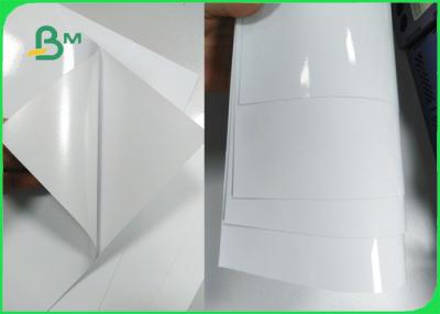 Chine Le miroir à haute brillance a enduit 80gsm de papier du papier inférieur blanc d'autocollant à vendre