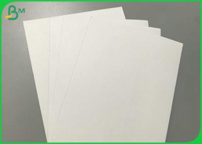 China El tablero revestido blanco en offset la impresión 0.5m m tablero de caja de los 70cm del x 100cm en venta