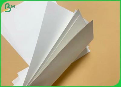 Chine papier 120g pour le sac blanc de Papier d'emballage faisant à 889mm la pâte de bois de largeur à vendre
