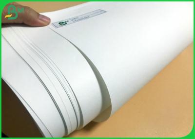 China Rollo de papel 40g del alto arte blanco de la blancura a 135gsm con la pulpa 100% de la Virgen en venta