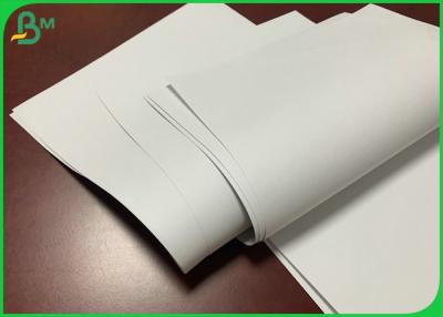 China White Smooth 50gsm Woodfree Paper Uncoated Offset Paper 787mm In Roll for sale