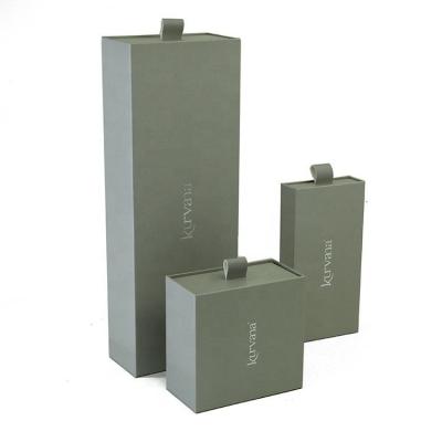 China UV Logo Printed Cardboard Handle Ribbon Paper Drawer Gift Box en venta