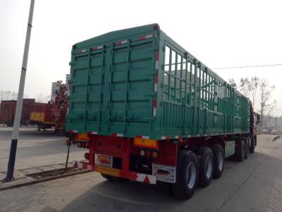 China Fence Semi Trailer Livestock Carrier Truck With 3 Axles for sale