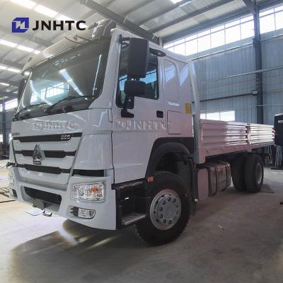 China Sinotruk Howo 266HP 290HP 4*2 6 Wheeler Fence Cargo Truck 18 feet for sale