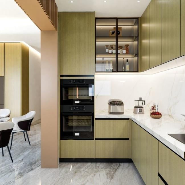 Fadior U-Shaped Wood Grain Stainless Steel Kitchen With Handle-Free Design - U-shaped layout with interior organization