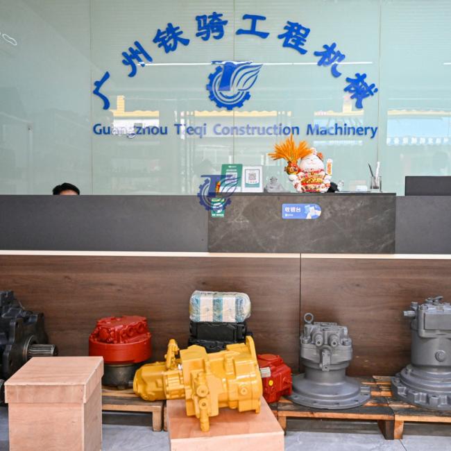 TQTQCAT 303CR 304CR 305D hydraulic pump mini excavator hydraulic pump garden excavator ditch excavation