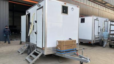 China Customized Portable Toilet Movable Trailer Toilet Available On Sale en venta