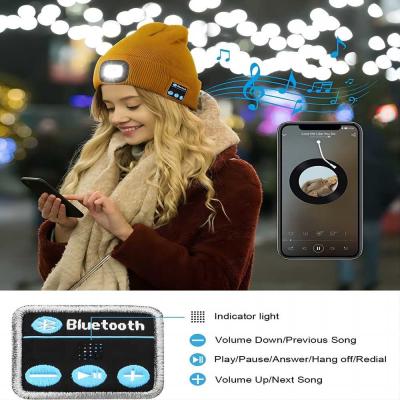 Chine Chapeau usé de caméra de Bluetooth Boday portable avec les heures nocturnes de vie de batterie de la vision 4 - 6 à vendre