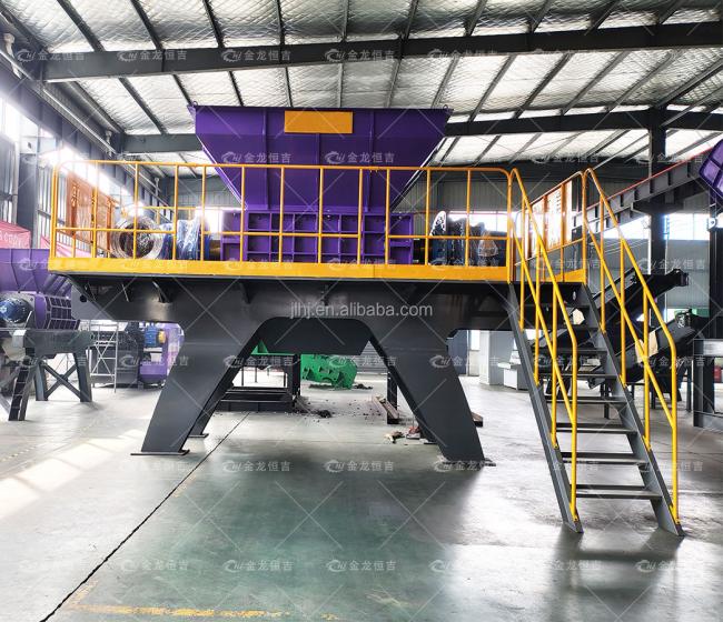 Shredder machine interior