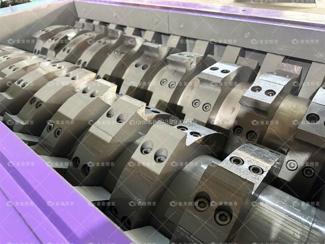 Shredder internal mechanism