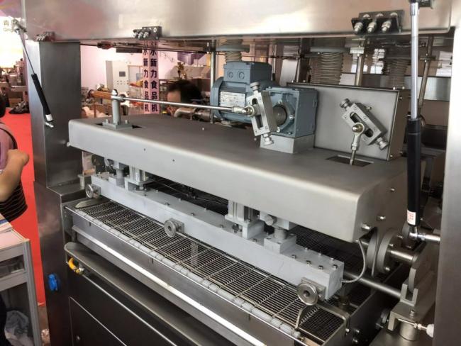 Full Automatic Chocolate Candy Enrober Line Chocolate Enrobing Machine with Cooling Tunnel
