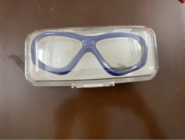 Goggle seal detail