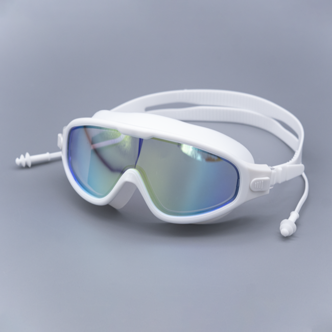 Swim goggles adjustment features