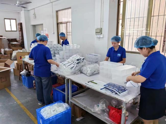 Swimming goggles quality control