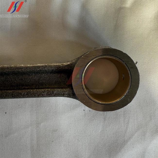 Close-up of Diesel Engine Connecting Rod Structure 16851-22010