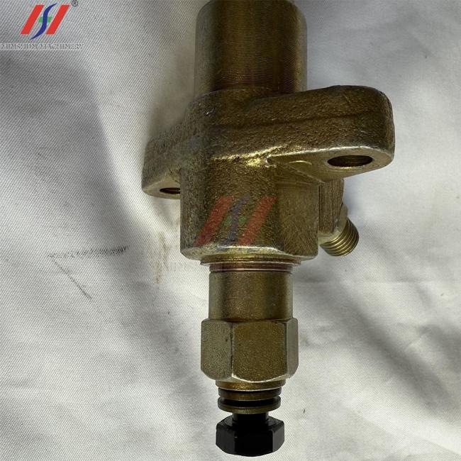 Detailed close-up of 6BG1 engine fuel injector
