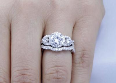 China O ODM Diamond Wedding Rings natural do OEM, promessa do estilo do halo soa a dimensão de 6.5mm à venda