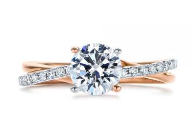 中国 円形のCriss Cross Diamond Ring Gold、4 Prong Engagement Ring 6mm Size 販売のため