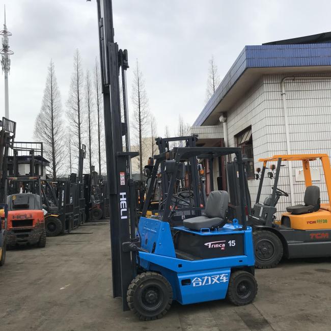 Heli 1.5T Diesel Forklift in operation