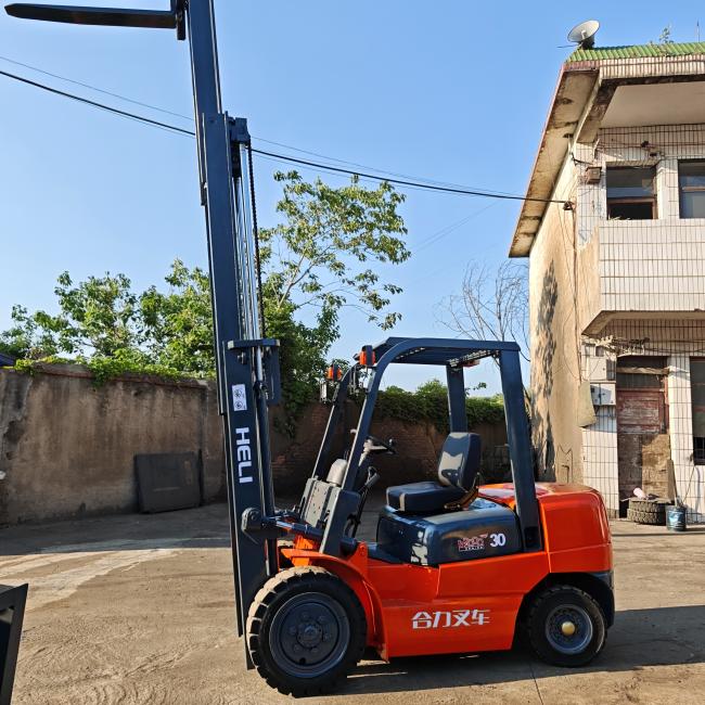 Used Heli 3-ton diesel forklift operational view