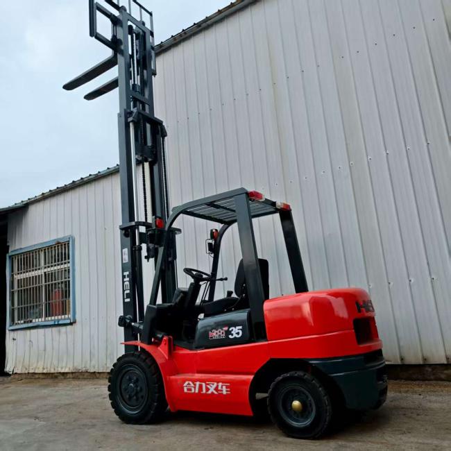 Used Heli 3.5-ton diesel forklift detail view