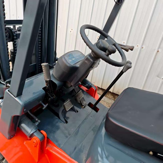 Used Heli 3.5-ton diesel forklift operational view