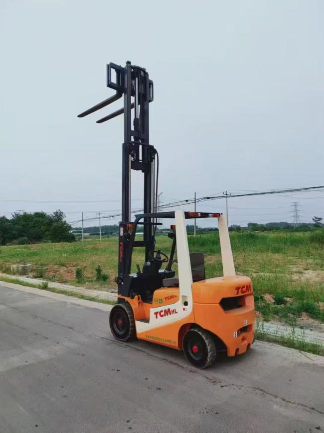 Used Heli 3.5-ton diesel forklift side view