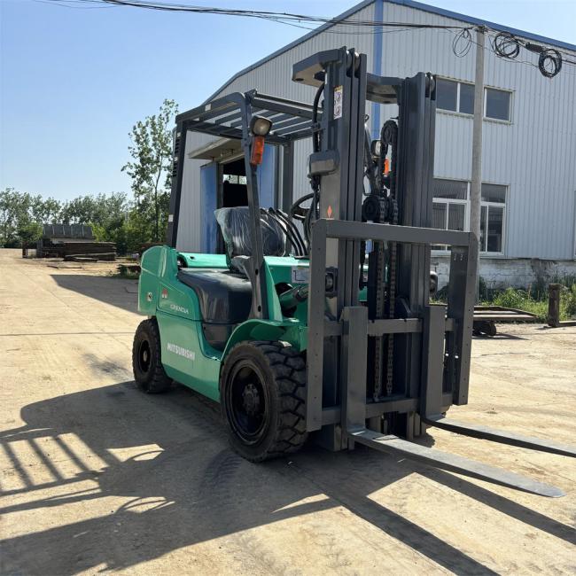 Detailed close-up of Komatsu electric reach stacker's lifting mechanism and forks