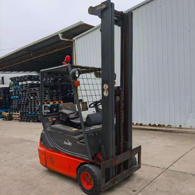 Forklift battery compartment