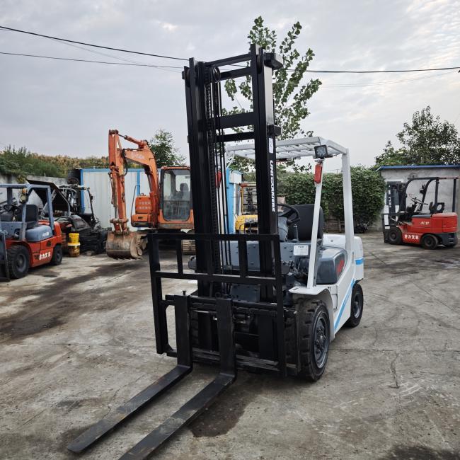 Used TCM FD30 3-ton diesel forklift front view