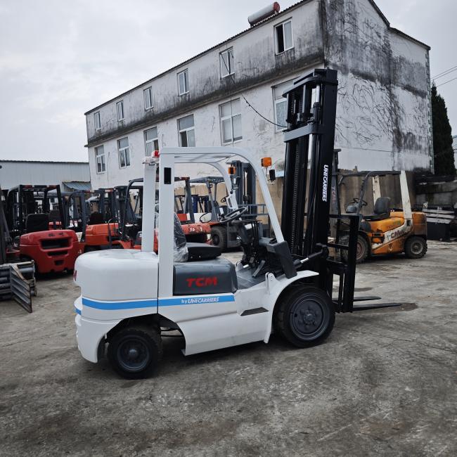 Used TCM FD30 3-ton diesel forklift detail view