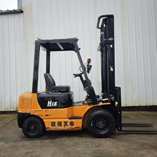 Hangcha forklift operational view in warehouse