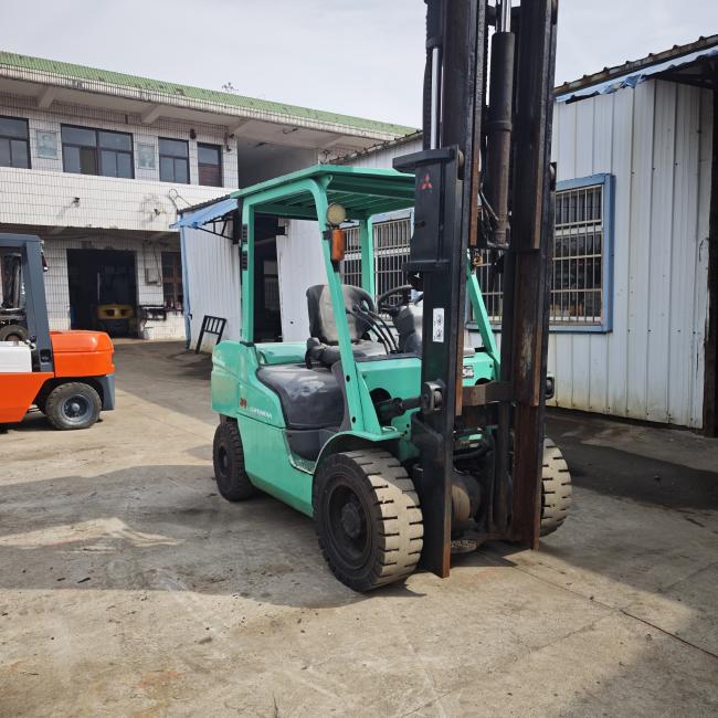 Used TCM 3-ton diesel forklift operational view