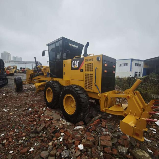 Caterpillar CAT 140K Grader operator cabin