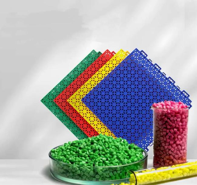 Detailed view of non-slip surface texture and hollow drainage structure