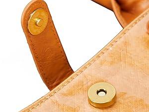 Magnetic buckle