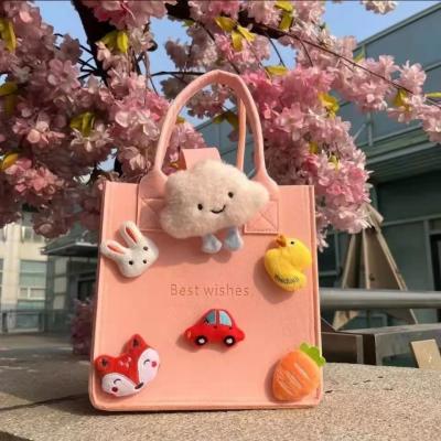중국 Cartoon Travel Bag Gift Handbag Baby Accompanying Hand Gift Box One-year-old Hundred Day Banquet Felt Handbag 판매용