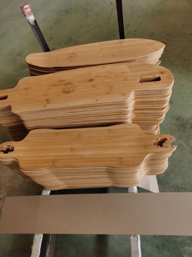 2023 Hot Wholesale 7ply Maple Wood Professional Double Kick Skateboard