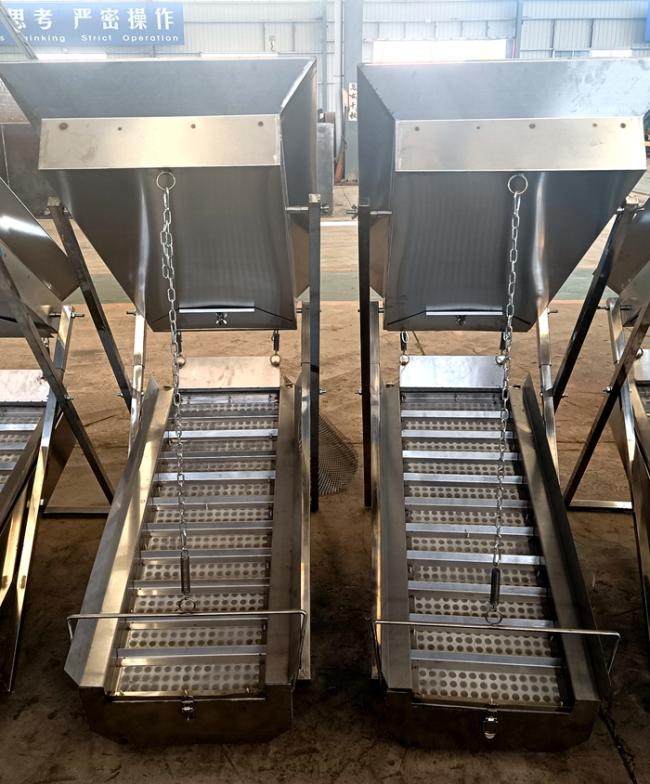 Gold mining dry washer equipment in operation